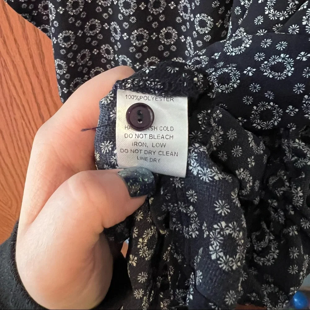 Harlowe & Graham Navy Blue Floral Blouse Size Medium Boho Cold Shoulder Flowy - Picture 11 of 11